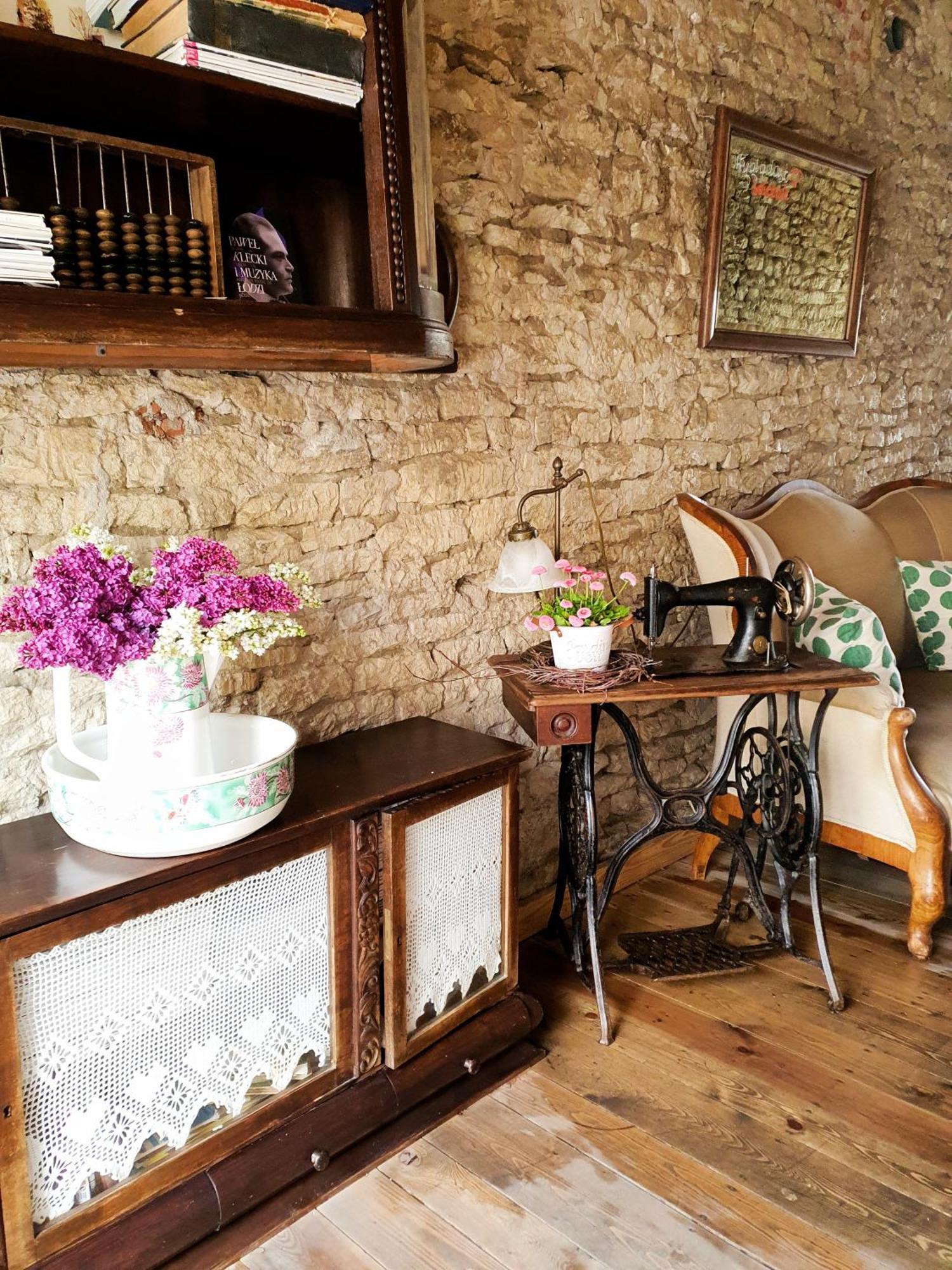Babie Lato B&B Uniejow Ngoại thất bức ảnh